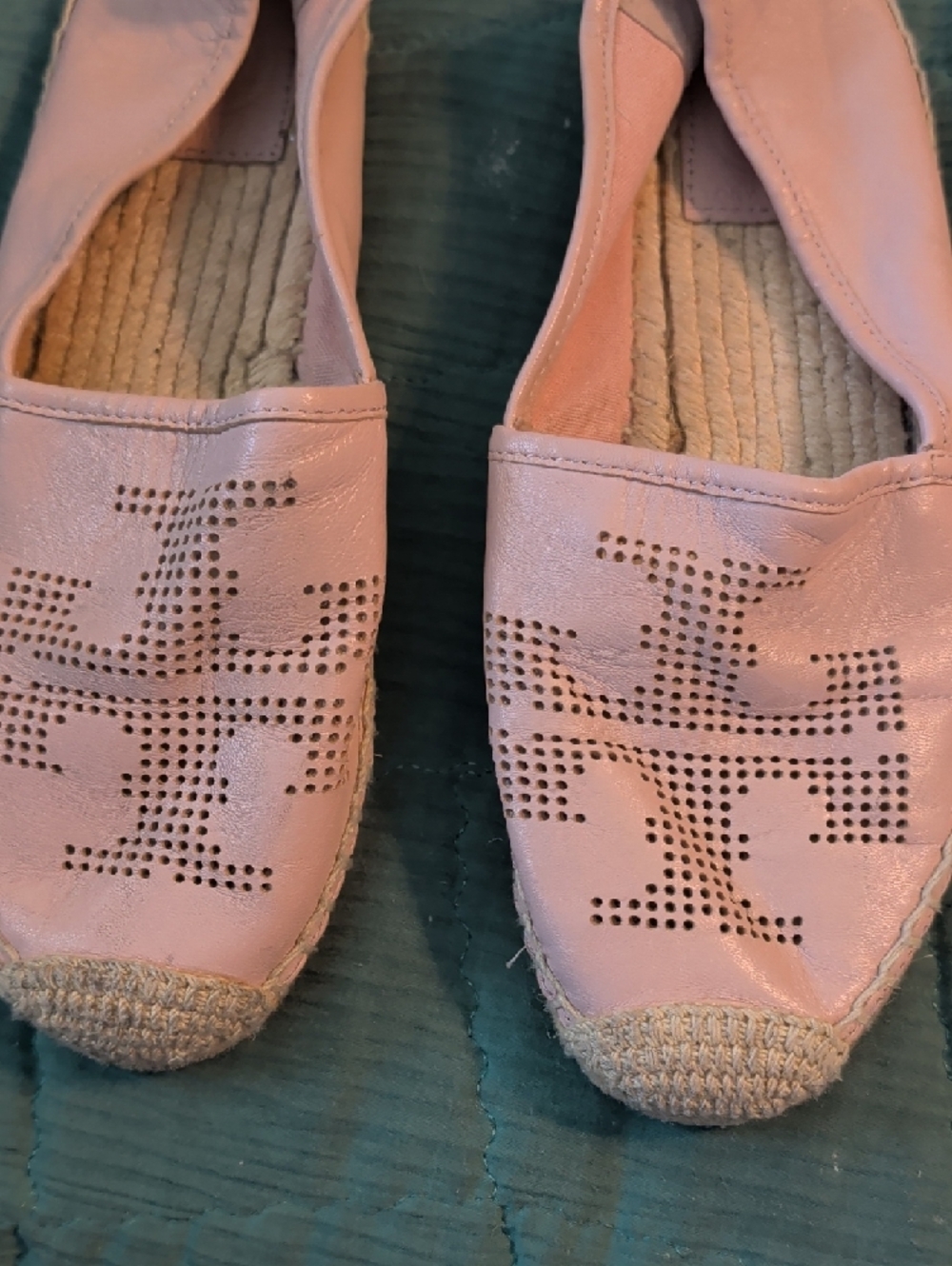 Tory Burch Women’s Pink Perforated Leather Slip-On Espadrilles Size 6 - Picture 7 of 8